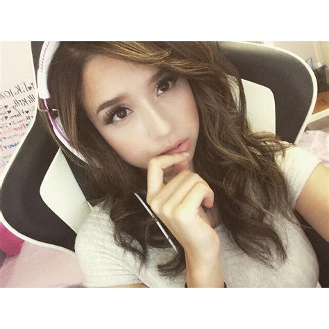 Pokimane Cute Pictures 106 Pics Sexy Youtubers