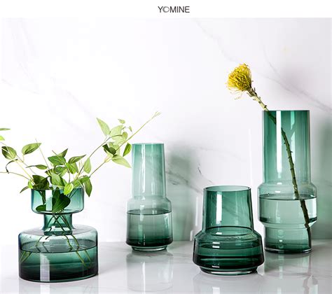 北欧简约绿色玻璃花瓶现代创意插花瓶家居客厅餐桌百合水培花瓶 美间设计