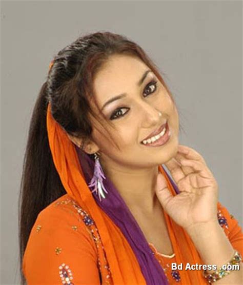 Bangladeshi Hot Actress Apu Biswas ~ Downloads Free Songs