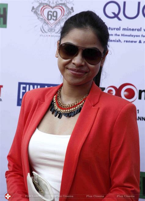 show actress sumona chakravarti hd images tamil hindi