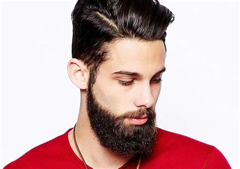 Lo stile classico non prevede di fare la . Tagli Capelli Lunghi Uomo All'indietro