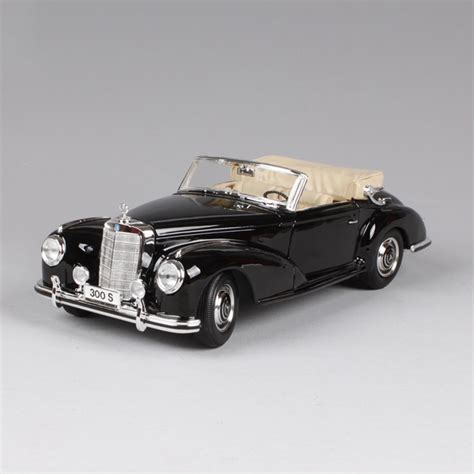 Maisto Diecast Car 1955 300s Roadster Coupe Black Classic Cars 1 18