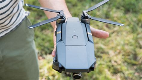 djis  mavic pro drone folds   fits   palm   hand  verge