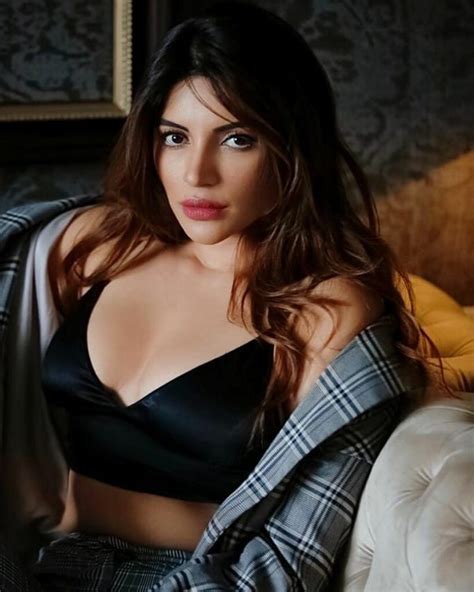 shama sikander is as hot as thunder gulte