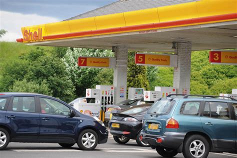 shell boosts ev charging capabilities  acquiring newmotion auto express