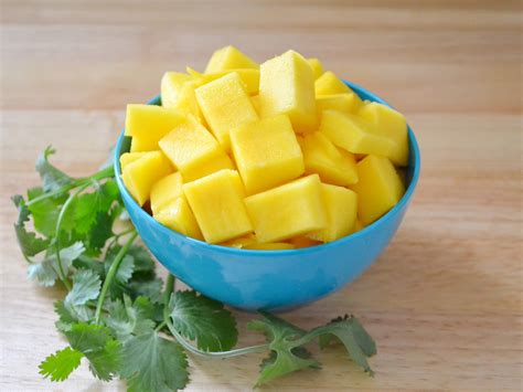 cut  mango genius kitchen