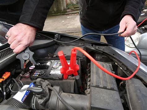 anleitung eine leere autobatterie richtig laden