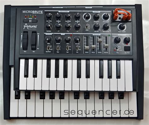 arturia microbrute analog synthesizer step sequencer