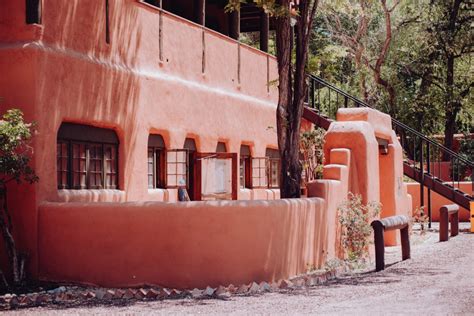 adobe houses  southwestern sustainable  stylish home yender