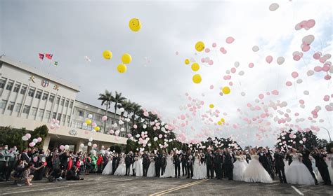 taiwanese same sex couples tie the knot at military base