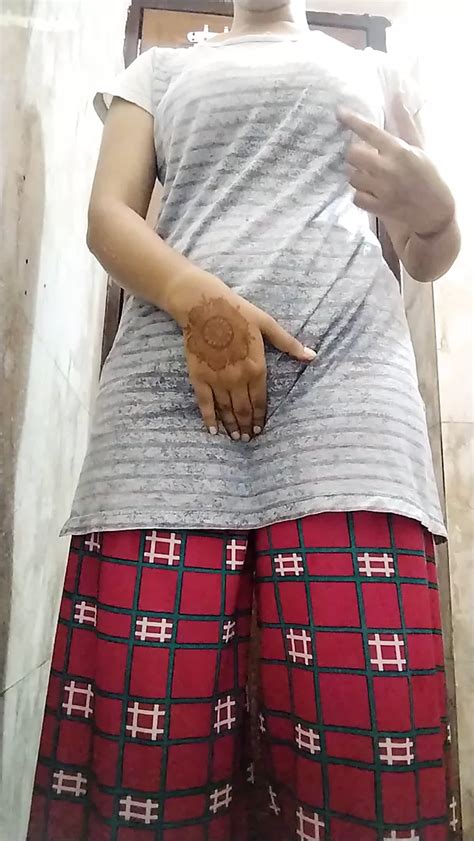 indische desi collage meisje open college jurk in de badkamer xhamster