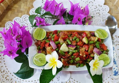 sambal matah mit schlangenbohnen und auberginen auf lombok art rezept