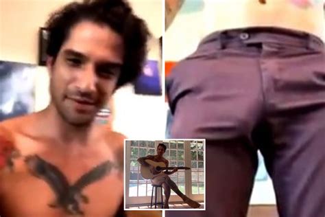Teen Wolf Star Tyler Posey Says He S Hooked Up With Men