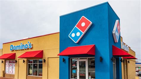 analysts set  bar  high  dominos pizza    wall st