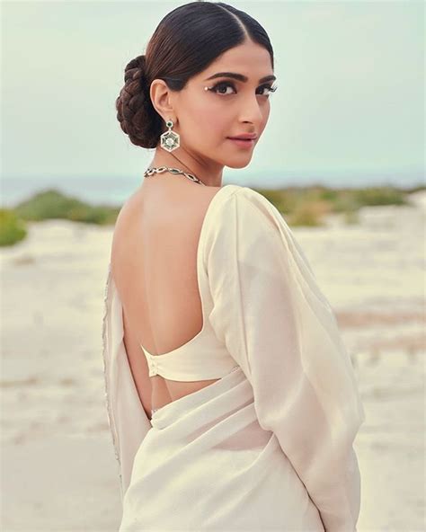 Bollywood Fashionista Sonam Kapoor Looks So Beautiful In A