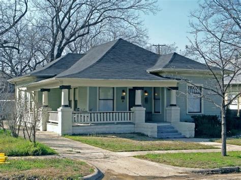 daily bungalow  hipped roofed cottage fairmount  steven roof styles cottage