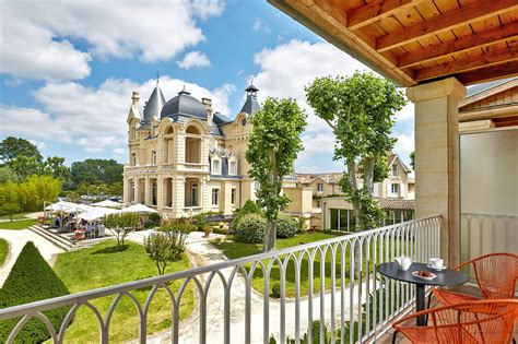 great wine chateaux  france spend  vacation   hotel   french vineyard  guides