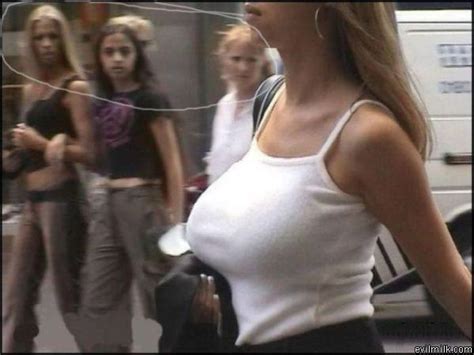 bouncing boobs teen street candid full screen sexy videos