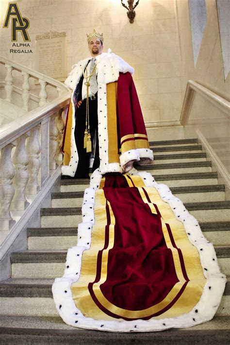kings royal robe  inspired     beautiful coronation robes worn  roy