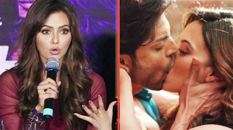 Sana Khan Reacts Hot And Bold Scenes In Wajah Tum Ho Movie Youtube