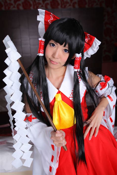 Tantalizing Reimu Ero Cosplay By Ayane – Sankaku Complex