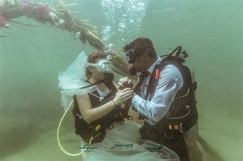 india s 1st underwater wedding just took place in kerala