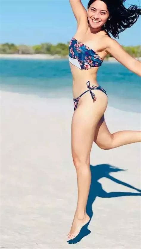 7 Hot Sexy Sonali Kulkarni Bikini Pics