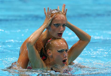 Ukrainian Synchronized Swimmers Kiss At Olympics Daria Iushko Zimbio