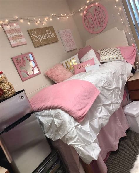 𝐺𝑙𝑜𝑟𝑦𝑦𝑑𝑜𝑙𝑙𝑠🐝 In 2020 Dorm Room Designs Cool Dorm Rooms Girls Dorm Room