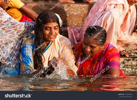 pictures indian women bathing in ganga river video new