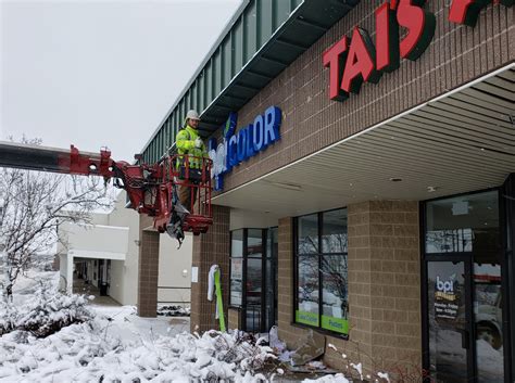 sign  installed bpi color