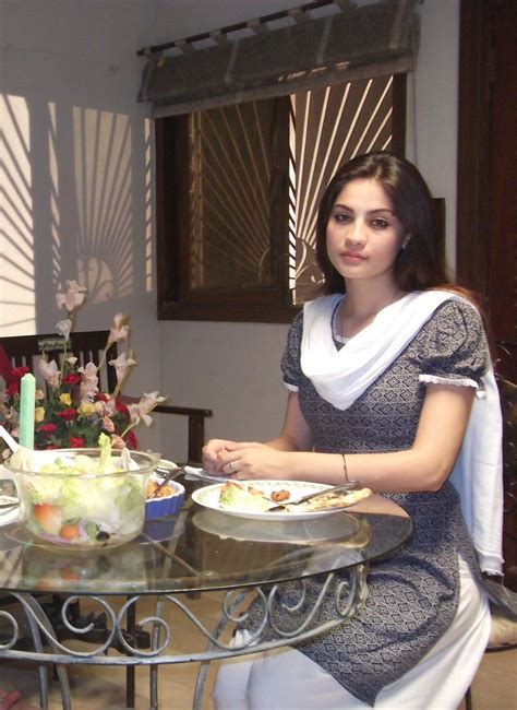 beautiful pakistani actress neelam muneer hot facebook