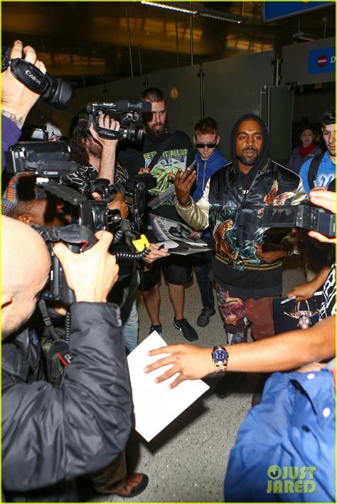 Photo Kanye West Breaks Up Paparazzi Fight At Lax 29 Photo 3584099
