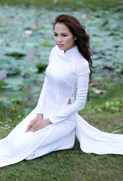 Hình ảnh Girl Xinh Với Tà Áo Dài Thướt Tha Việt Nam Áo