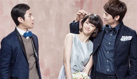 Cine21 Releases More Love Triangle Photos For “reply 1994” Couch Kimchi