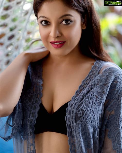 Actress Tanushree Dutta Hd Photos And Wallpapers April 2021 Gethu Cinema