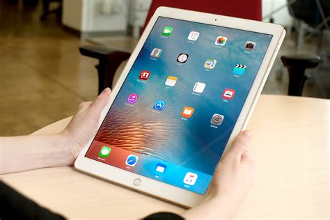 tablet sales tank apple finds ipad success    source
