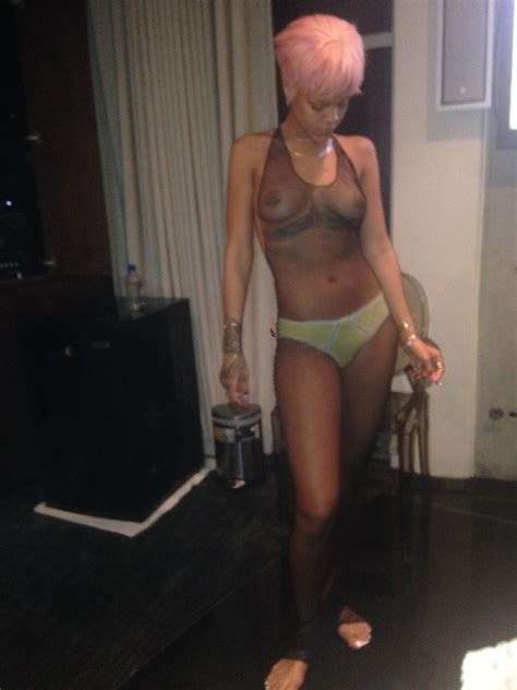 rihanna icloud nude leaked photos the fappening