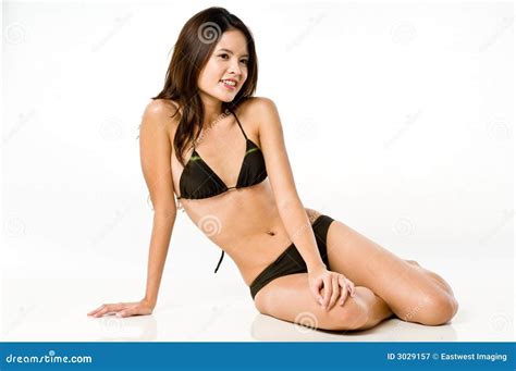 aziatische vrouw in bikini stock afbeelding image of vrij 3029157