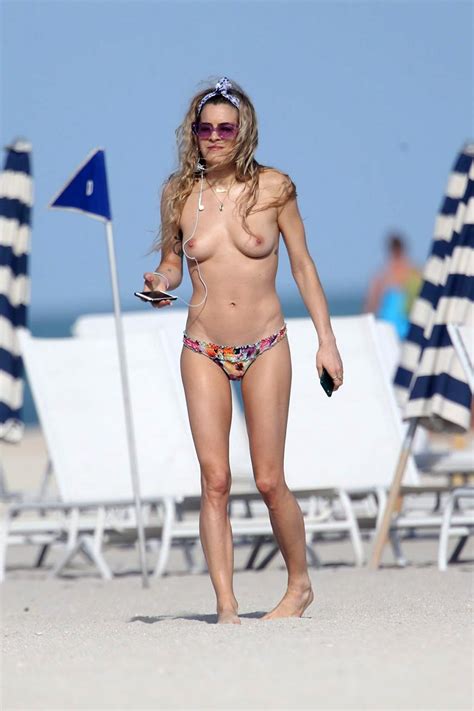 chelsea leyland nude tits exposed at miami beach scandal