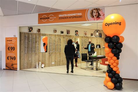 bekende opticien opent nieuwe zaak  winkelcentrum antwerpsestraatweg