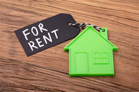 renting  house   key reasons  rent   home