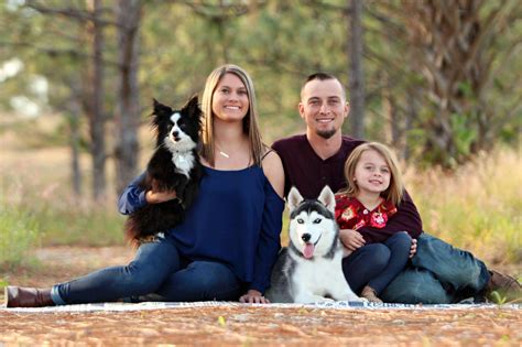 review  outdoor family photo ideas  dogs