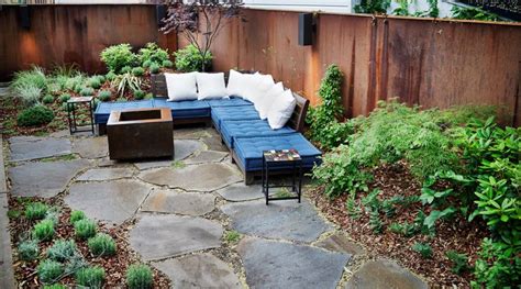 flagstone patio ideas  enhance  yards natural beauty