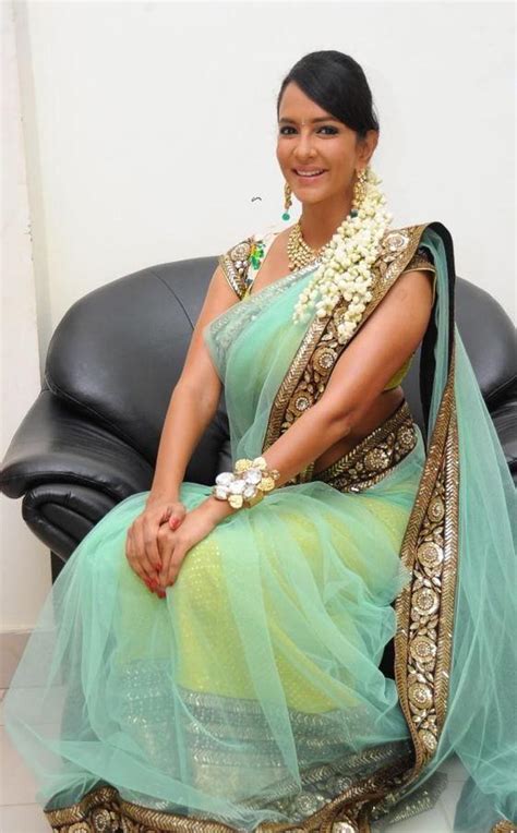 Celeb Saree Lakshmi Prasanna Rare Navel Show In