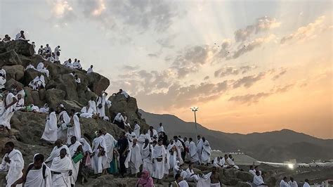 muslims    world celebrate  day  arafat today