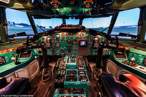 10 Incredible Cockpit Photos By German Pilot Felix Gottwald Pilots
