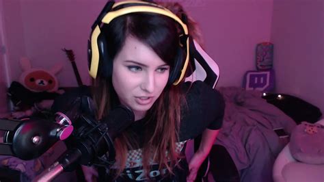 Omgitsfirefoxx Hottest Swimsuit Photos And Kissing Videos