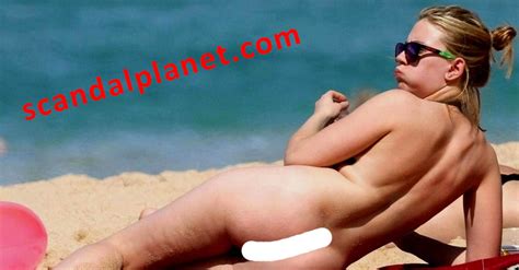 Boom Scarlett Johansson Nude Sunbathe [ 3 New Pics ]