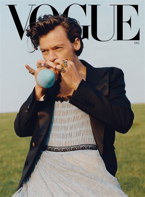 harry styles verschijnt als eerste man ooit op de cover van vogue nrc